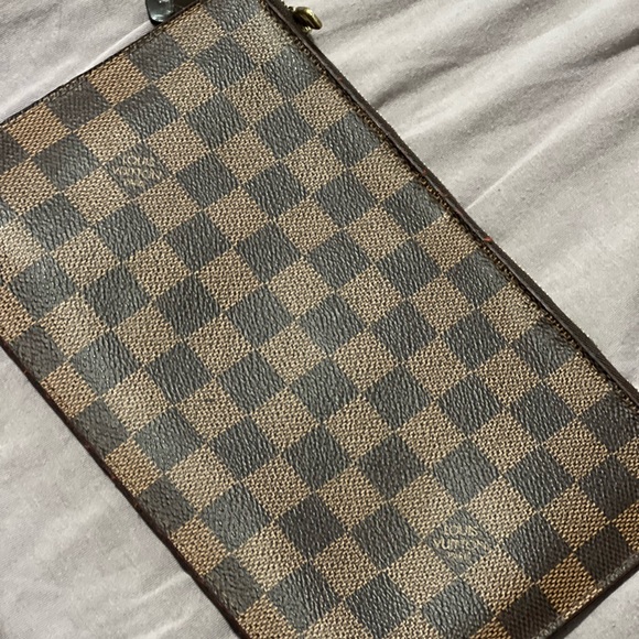 LV DAMIER WRISTLET - NEVERFUL POUCH - Picture 2 of 13